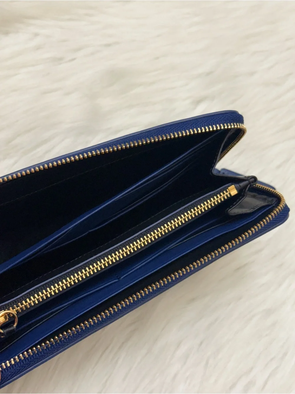 DIANE VON FURSTENBERG - BLACK BLUE SOFT ALL LEATHER ZIP AROUND LONG WALLET
